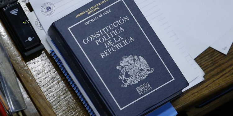 Hoy comienza ciclo «Reflexiones para la nueva Constitución» en la UV