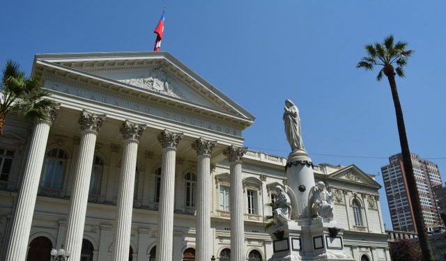 Columna de opinión / Congreso Nacional y Convención Constitucional