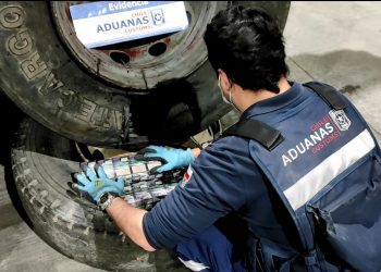 Los Andes: en Complejo Los Libertadores decomisan 1500 cajetillas de cigarrillos ocultas en neumáticos de un camión