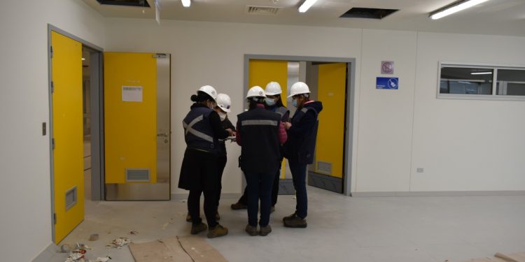 Visitas de fiscalización a obras del nuevo Hospital Claudio Vicuña de San Antonio son realizadas por funcionarios de la Seremi de Salud