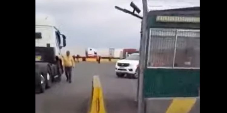 San Antonio: camioneros bloquearon la entrada al puerto por demoras y presuntos maltratos