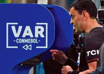 Conmebol pide a la FIFA e IFAB modificar algunas reglas del VAR