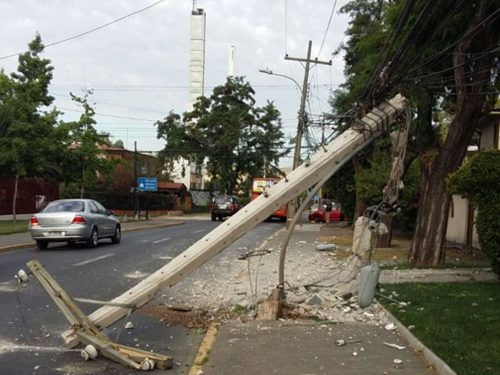 Más de 232 mil hogares se han quedado sin electricidad por choques a postes en lo que va del año