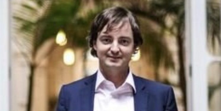 Secretario ejecutivo de la Convención Constitucional, Francisco Encina, puso su cargo a disposición tras fallida sesión