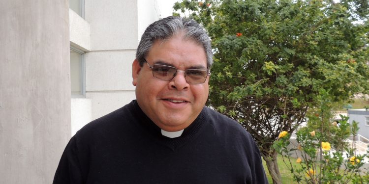 Sacerdote Pedro Nahuelcura: “Debemos darle dignidad a la migración”