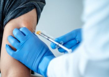 COVID-19: hoy comienza vacunación de refuerzo