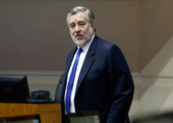 Por «dificultades para construir una lista parlamentaria común de la centroizquierda» Alejandro Guillier no repostulará al Senado
