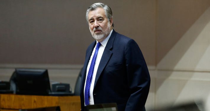 Por «dificultades para construir una lista parlamentaria común de la centroizquierda» Alejandro Guillier no repostulará al Senado