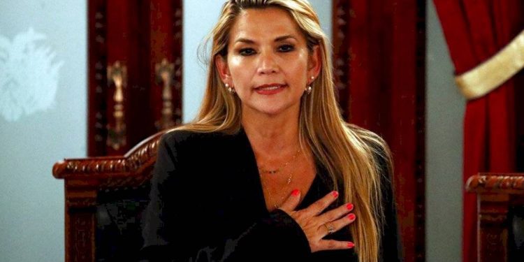 Bolivia: Justicia amplió por seis meses más la detención preventiva de Áñez