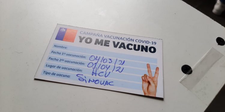 COVID-19: especialista del Hospital Claudio Vicuña de San Antonio explica la importancia de contar con la dosis de refuerzo
