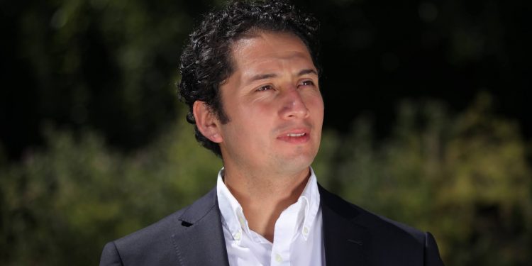 Servel rechaza candidatura presidencial de Diego Ancalao e interpone denuncia: presentó firmas ante notario muerto