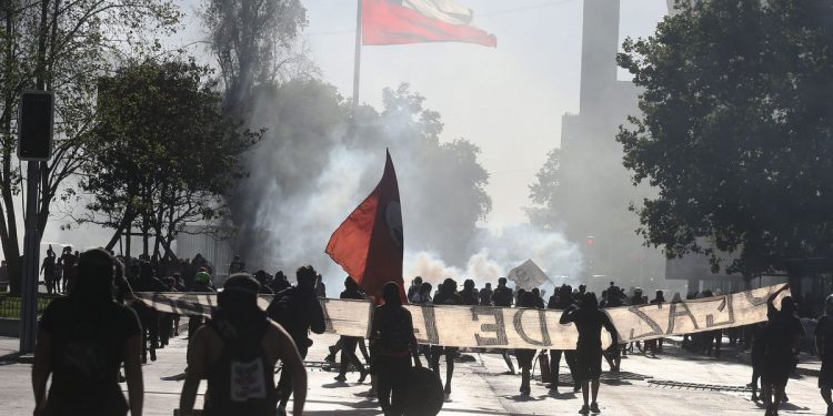 Comisión de Constitución del Senado aprueba en general idea de legislar indulto a los presos de la revuelta