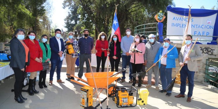 Hacen entrega de distintos implementos para las escuelas de San Esteban