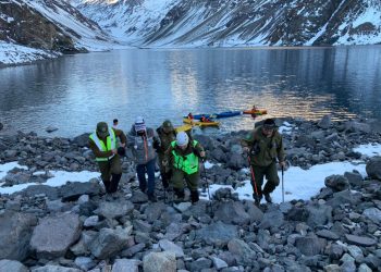 Los Andes: carabineros realizan exitoso rescate de kayakista en la Laguna del Inca
