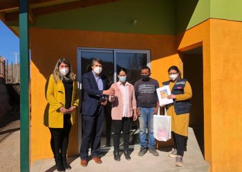 Cabildo: familias de Alicahue y La Mora reciben oficialmente su casa propia