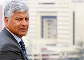 Jorge Castro reaparece en la arena política y advierte a Sharp: «Otra cosa es con guitarra»