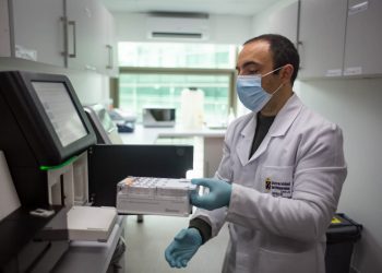 COVID-19: Unidad de Genómica UV podrá pesquisar variantes aún desconocidas