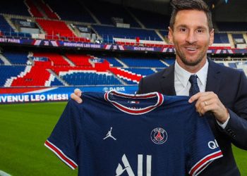 Se acabó la incógnita: Lionel Messi posó como nuevo refuerzo del Paris Saint-Germain