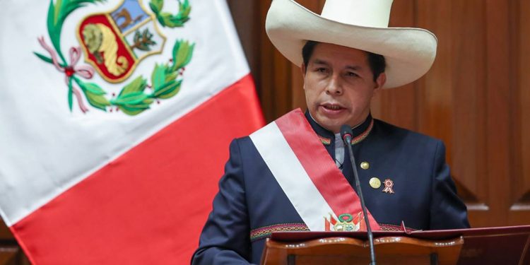 Críticas y confrontación marcan los primeros días de la «era Castillo» en la Presidencia de Perú