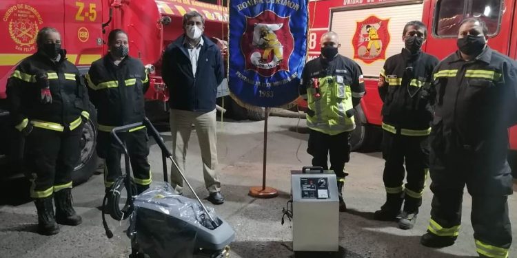 San Felipe: Bomberos de Curimón refuerzan su seguridad y limpieza de sus vehículos con apoyo de Esval