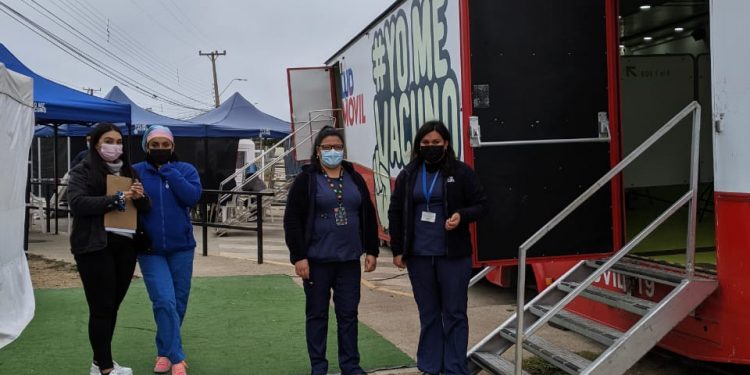 Vacunatorio móvil del Minsal atenderá hasta el miércoles en terrenos del Hospital Adriana Cousiño de Quintero