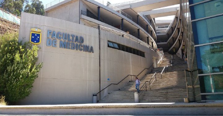 Por su esfuerzo en la lucha contra la pandemia ASIVA entrega distinción a la UV