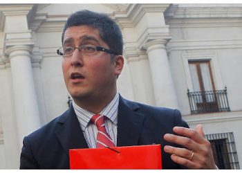 Gino Lorenzini consigue 41 mil patrocinios e inscribe su candidatura hoy