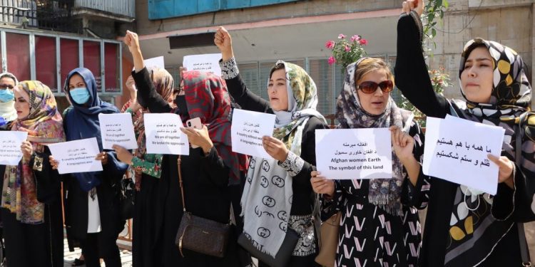 Afganistán: mujeres protestan por segundo día para reclamar sus derechos a los talibanes