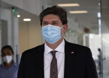 ¿Inconsecuencia?: ministro Cerda reconoce que realizó el primer retiro del 10% pero argumenta que entonces no estaba en el Gobierno