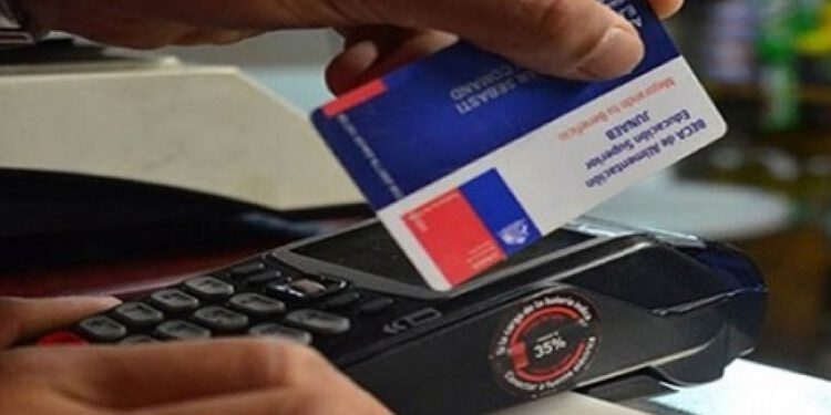 Confech pide aumento del monto de beca de alimentación: no se ha reajustado en 9 años