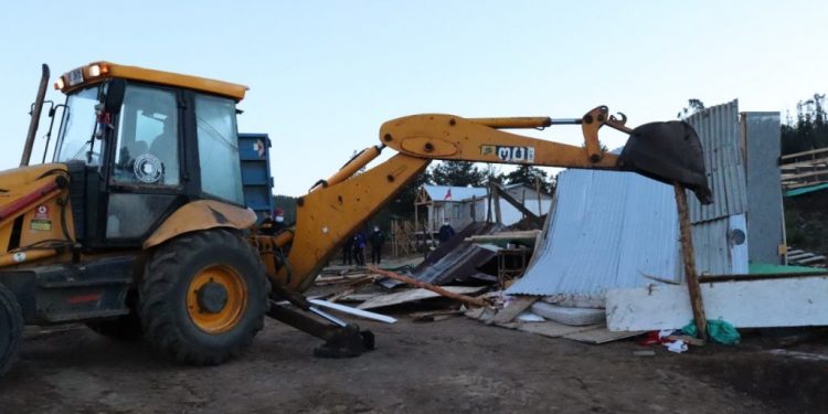 El Tabo: Municipalidad desalojó toma Ilegal en balneario de Las Cruces