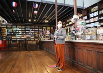 Barrio Puerto de Valparaíso refuerza seguridad con la instalación de alarmas comunitarias en locales comerciales