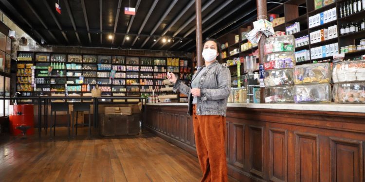 Barrio Puerto de Valparaíso refuerza seguridad con la instalación de alarmas comunitarias en locales comerciales