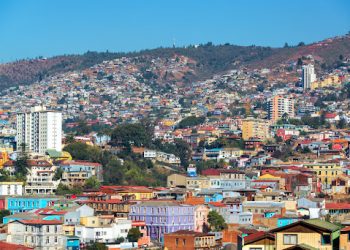 Radiografía urbana a Valparaíso: estudio revela profundos contrastes entre el plan y los cerros