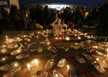En recuerdo de las víctimas de la dictadura cientos de personas llegaron al Estadio Nacional