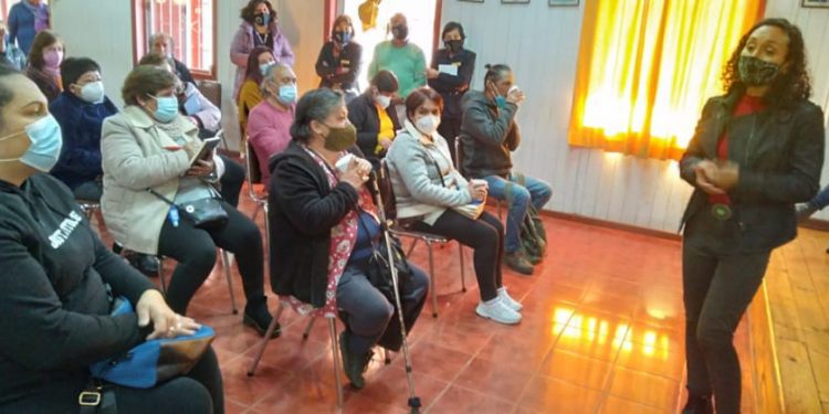 Alcaldesa de San Antonio se reúne con dirigentes de juntas de vecinos de la comuna