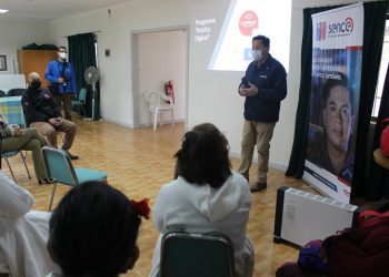 Quillota: promueven digitalización en la tercera edad a través de programa «Adulto Digital»