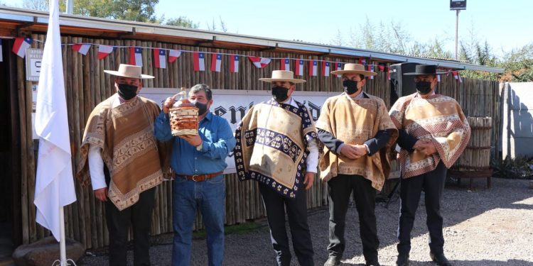 San Felipe: por noveno año consecutivo la chicha almendralina de José Toro será servida al Presidente en la Parada Militar