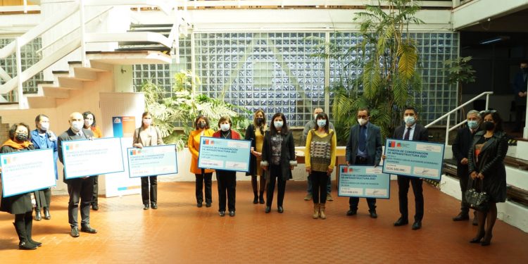 Municipios de Algarrobo, La Ligua, Llay Llay, Santa María y Zapallar recibieron más de mil millones de pesos para la mejora de su infraestructura escolar