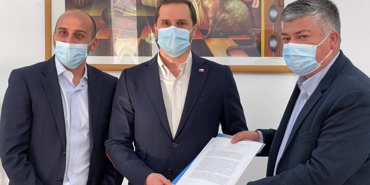 Autoridades de la zona entregan carta al Gobierno en rechazo a la instalación de la termoeléctrica Los Rulos en Limache