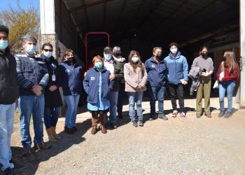 Petorca: dirigentes campesinos visitan destacada cooperativa agrícola de Chincolco