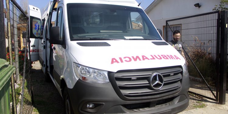 Municipalidad de Quillota refuerza el sistema de salud de San Pedro con la entrega de una nueva ambulancia