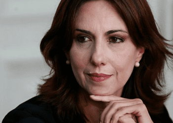 Contraloría acredita que exsubsecretaria ofreció tierras a cambio de firmas para partido político