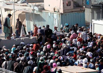 Ante posible crisis de refugiados Pakistán fortifica su frontera con Afganistán
