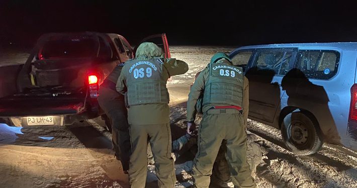 Gobierno de Bolivia asegura que militares detenidos en Chile realizaban un operativo por contrabando de vehículos