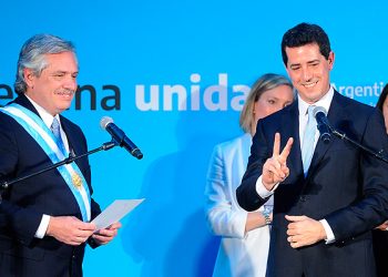 Argentina: ministros cercanos a Cristina Fernández presentan su renuncia