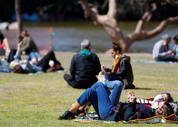 Gobierno de Argentina levanta la obligatoriedad del uso de mascarilla al aire libre y relaja restricciones por la pandemia