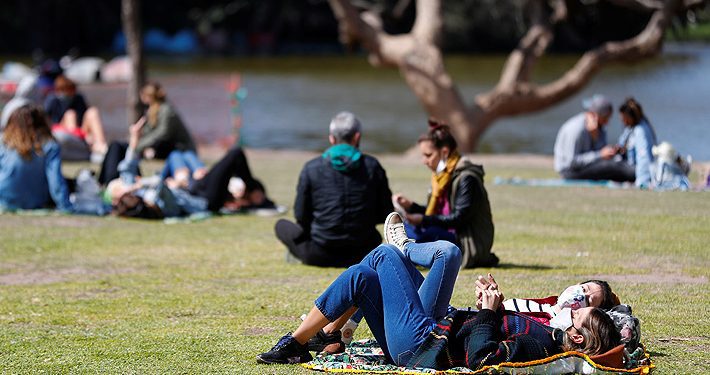 Gobierno de Argentina levanta la obligatoriedad del uso de mascarilla al aire libre y relaja restricciones por la pandemia