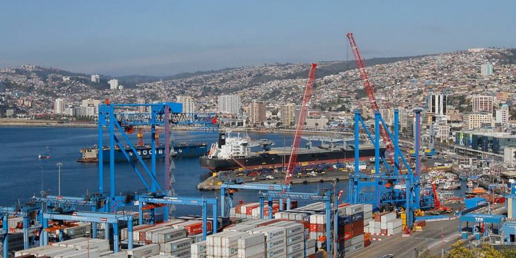 Valparaíso: dos tripulantes mueren al interior de navío belga atracado en muelle Prat