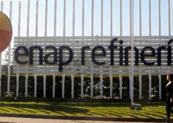 Senadora Allende pide al superintendente de Medio Ambiente mayor fiscalización en El Quisco y en la refinería de ENAP